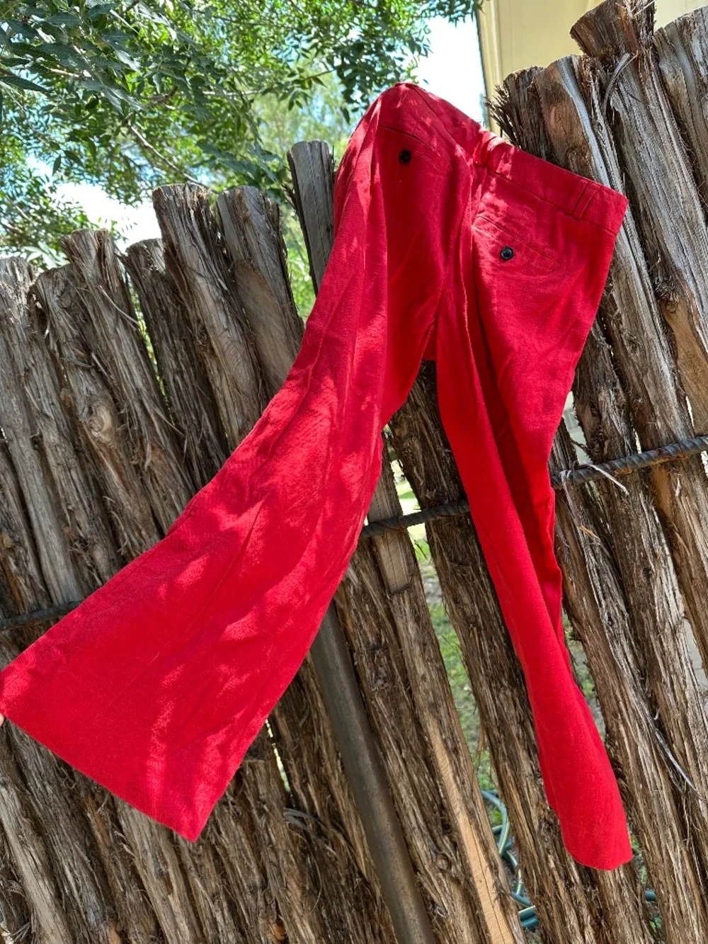 Banana Republic Mid Rise Cropped Red Pants in Size 2
